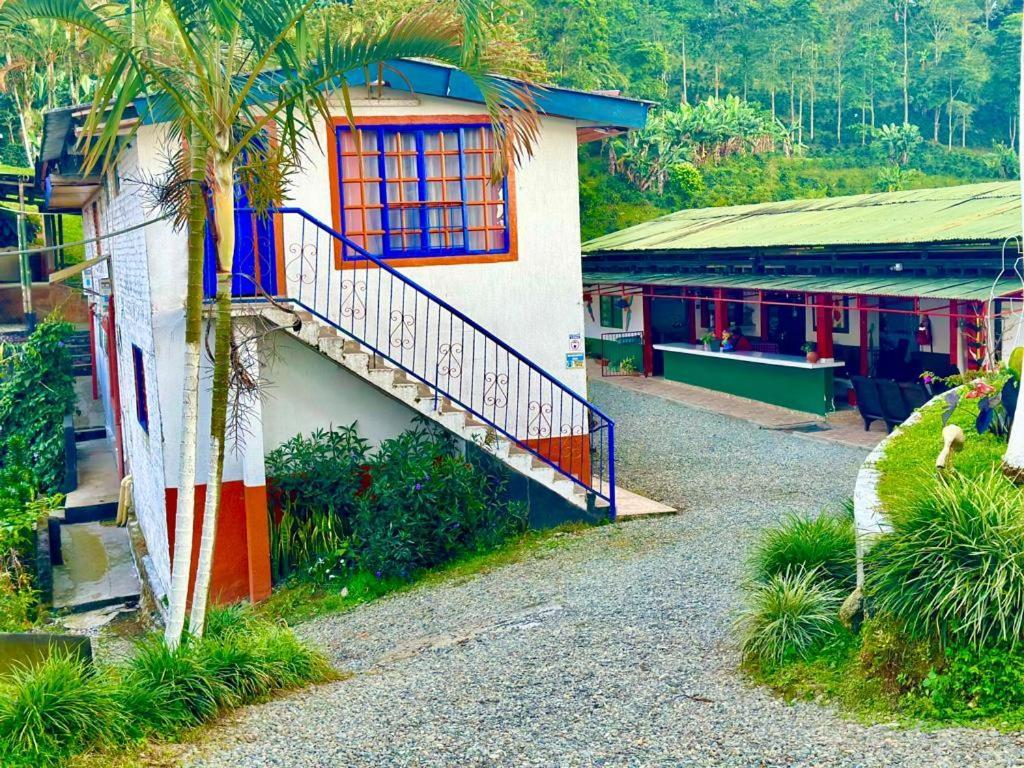 Finca Turistica Santa Clara Hostel Calarca Exterior photo