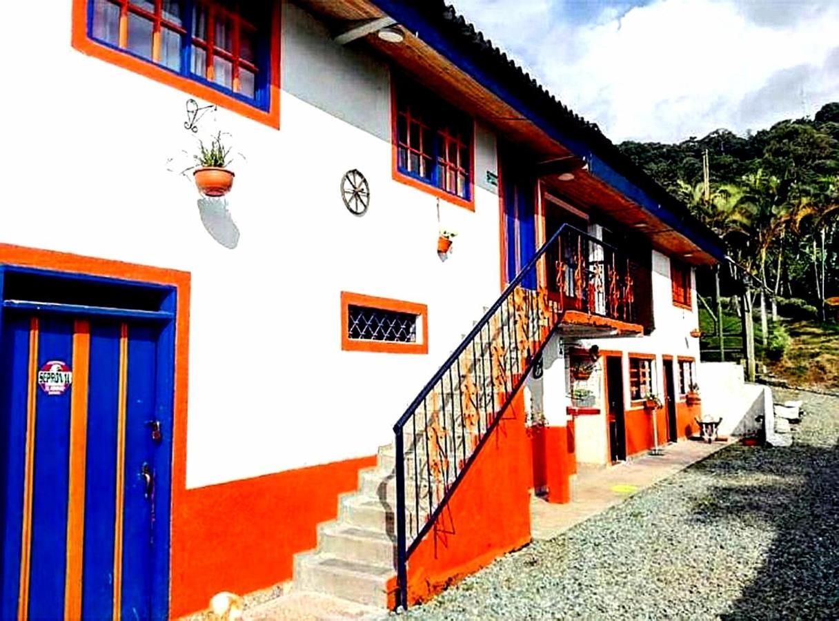 Finca Turistica Santa Clara Hostel Calarca Exterior photo